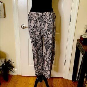 Worthing cream & black slacks 
Size 10
In very good condition